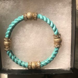 Super cute..Turquoise, gold and rhinestone bangle